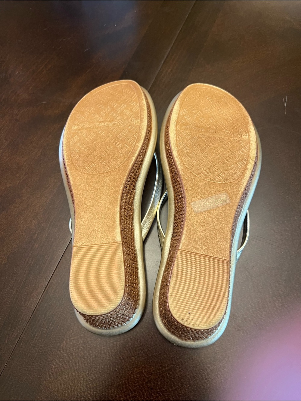 Italian Shoemakers Metallic Gold Thong Sandals. Size 6. Never worn. - Picture 5 of 5